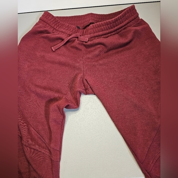 GYMSHARK medium maroon athletic joggers - Picture 5 of 7